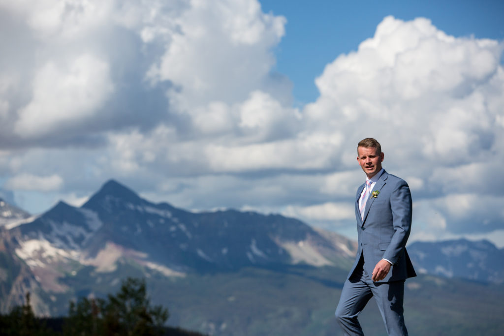 Groom at San Sophia Overlook with mount wilson in the background